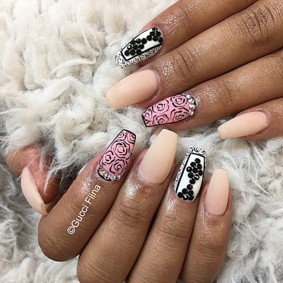 Feb 17 Fiina Naillounge