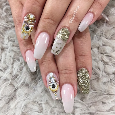 Mar 9 Fiina Naillounge