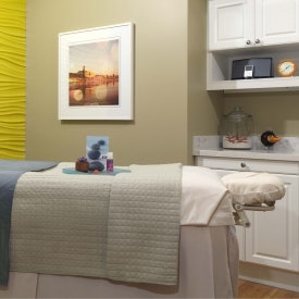 The 5,000-square-foot Spa L’Auberge, situated in a free-standing beach cottage, appeals to its clienetele with organic and vegan product lines, services inspired by the sea and cozy treatment quarters appointed with vintage beach memorabilia.