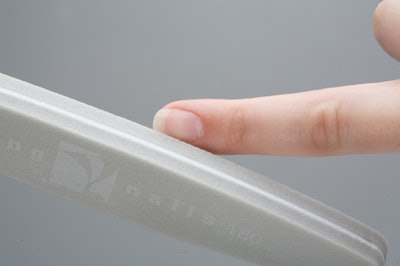 Step1 Youngnails Maniqcolor