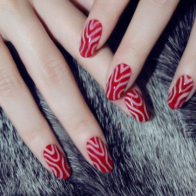 Red Swirl Nails 3
