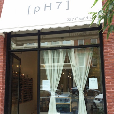 Savvy Salon: pH7 Nail Couture