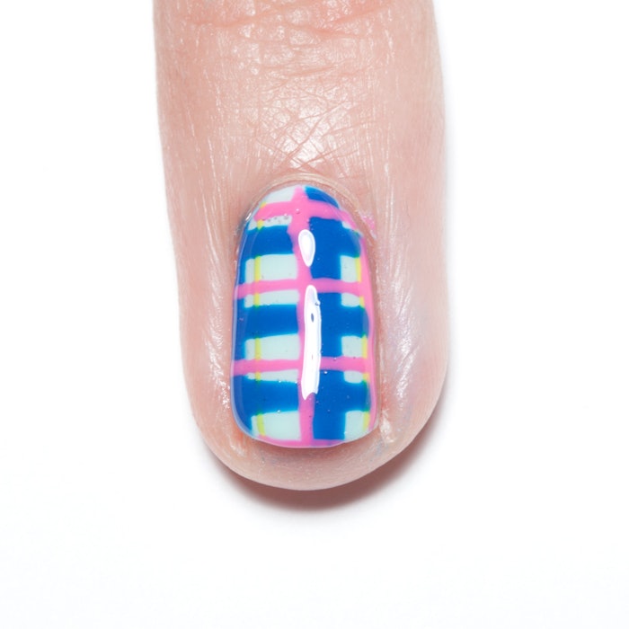 SPRING_PLAID_NAILS