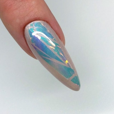 shattered-glass-nails