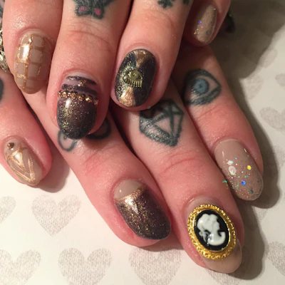 vintage queen @nailsbylegs