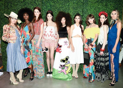 Aliceandolivia Groupshot