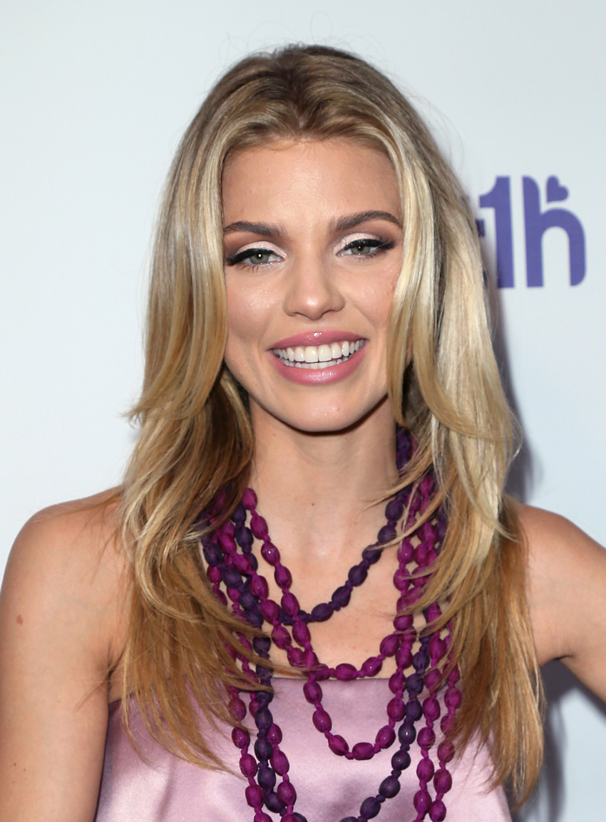 Annalynne Mccord Haar 2024 AnnaLynne McCord | Promiflash