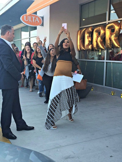 Kerry-Washington-Group-Selfie-OPT