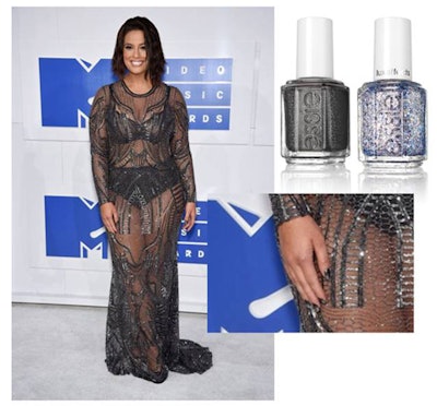 NI-Ashley-Graham-VMAs-In-Post