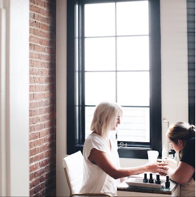 All manicures are waterless