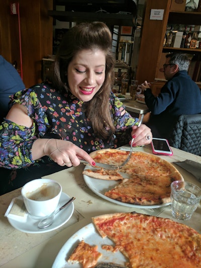 MissPopeatingatFabriccaPizzeriainMilan