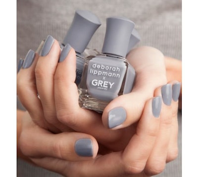 grey_day_hands
