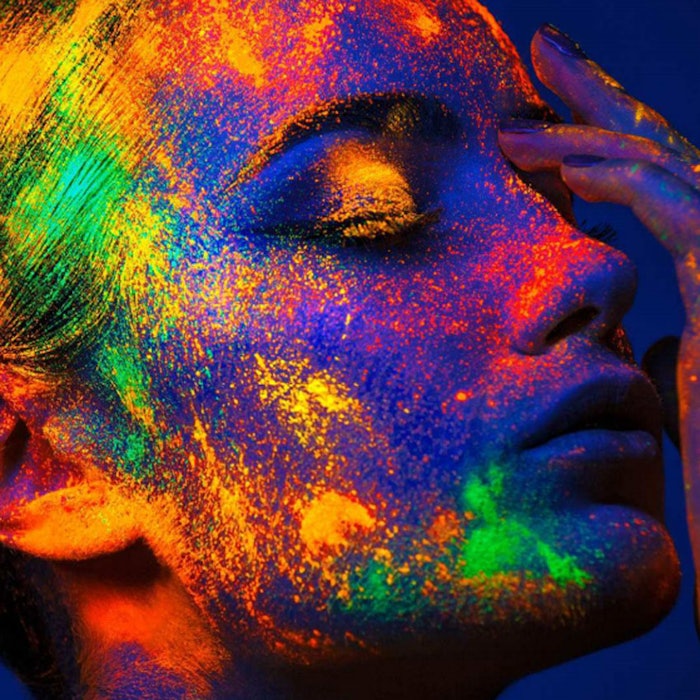 WomanFluorescent850