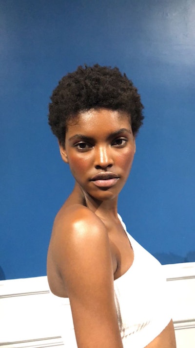 A model's natural texture takes center stage at Oscar de la Renta.