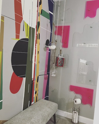 Tocarra Spifster Sutton Salon Bathroom