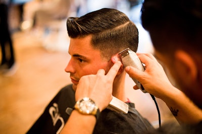 Lifestyle Barberbeauty 04710 04711 05100 05105 Gto T Outliner Trimmer In Use5