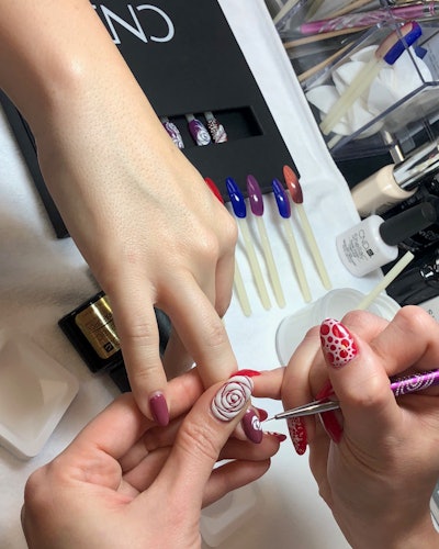 CND Live nail art