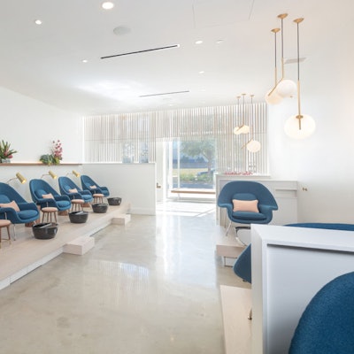 Paloma-Salon-entrance