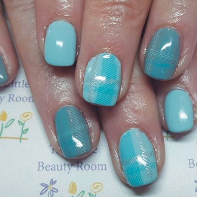 green-plaid-nail-art