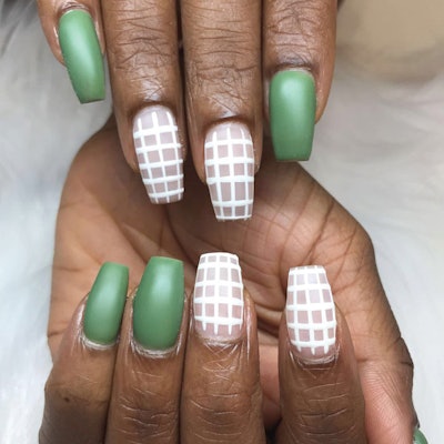 green-white-plaid-nails