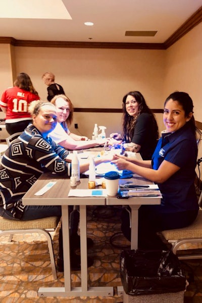 Larmes de Medusa team pampering 40 single moms