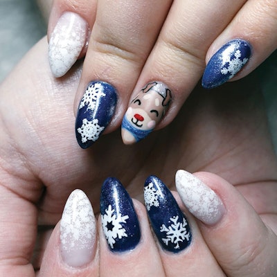christmas-snow-flake-nails