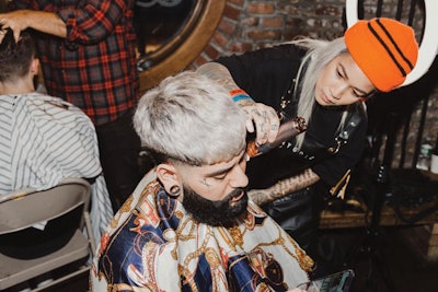 Sofie Pok Iconic Groomer