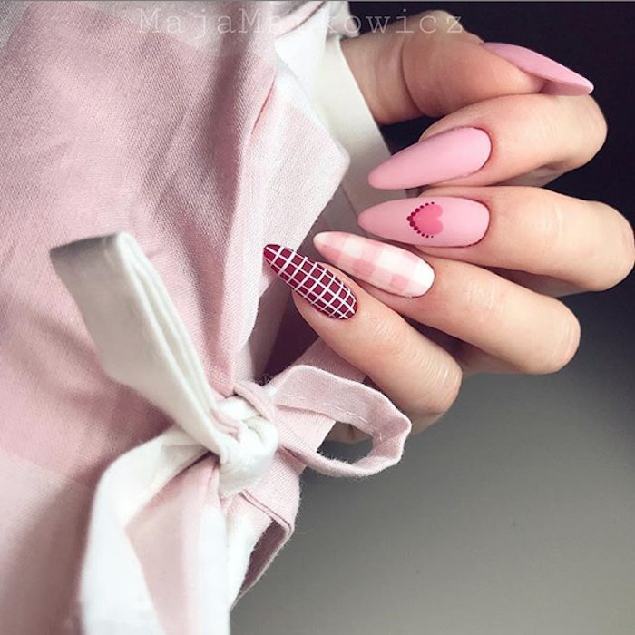 Maja Markowicz_pink manicure