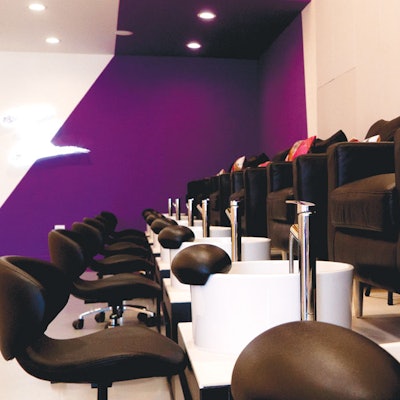 dime-nails-pedi-station