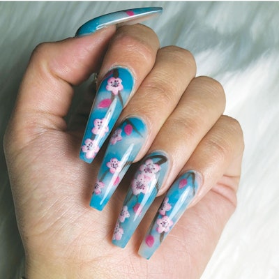 Demi-Henderson-nails