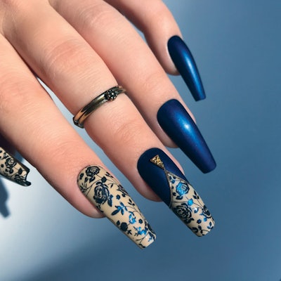 Helena-han-nails