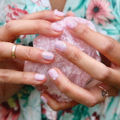 crystal-healing-manicure