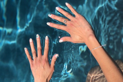 healing-crystal-nails