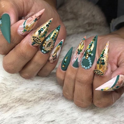 green-gold-nails