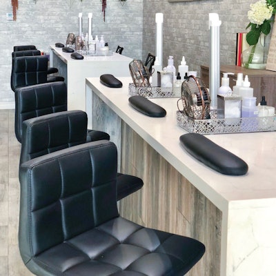 Nail-Bar-Chair-astr