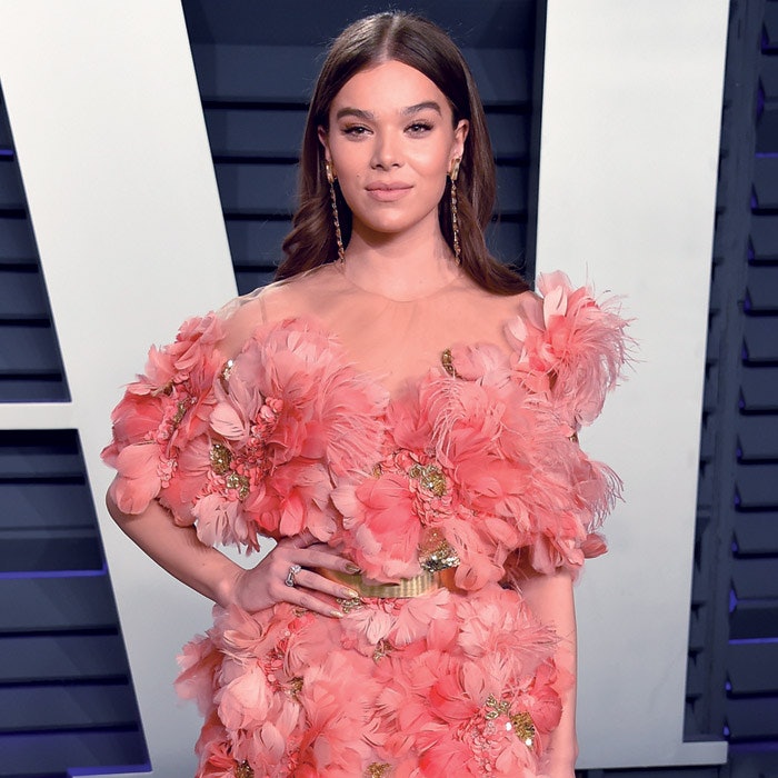 Hailee-Steinfeld-nails