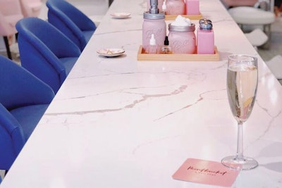 Paintbucket-manicure