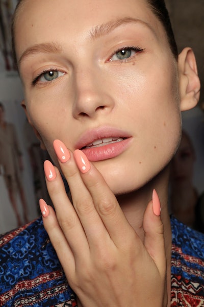 ZOYA_nail-look_miss-pop-oscar-de-la-renta