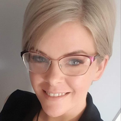 Scarlett-Senter-nails