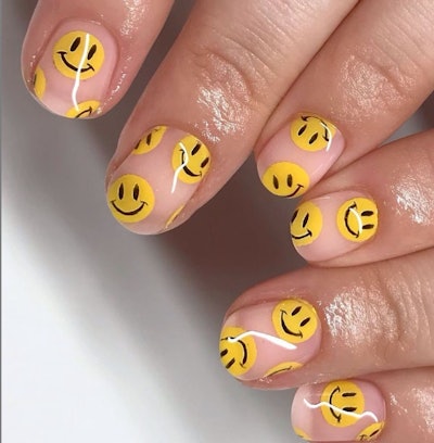 Smiley Face Gel Manicure- by Cat Zamudio, @cat.zamudio on Instagram