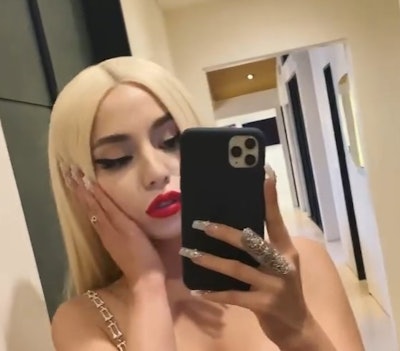 Ava Max, nails by Yvett G (@yvett_g)