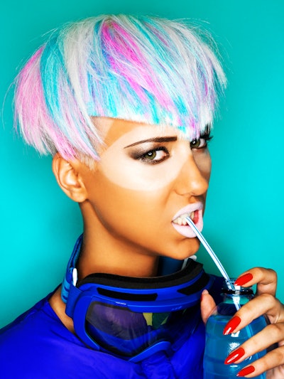 Hair: Manuel Mon @manuelmonoficial Make-up: Helena Truébano y María Montes Styling: Adriana Miranda Products: Revlon Professional @revlonprofessional_es