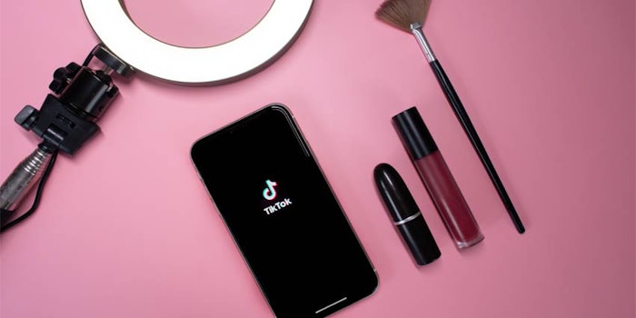 With Tik Tok's strong influence in the beauty industry and beyond, many popular users can make a career out of their social presence. Fandomspot ranked the top 20 highest earning Tik Tok users.