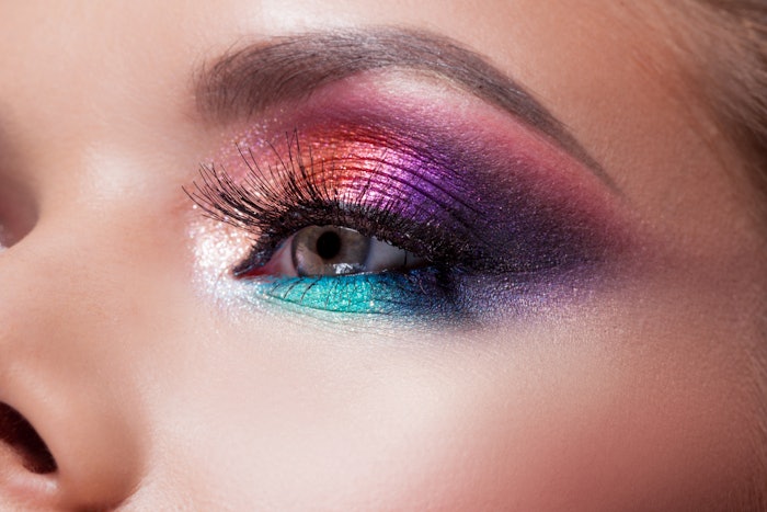 Some 2022 trends include natural beauty, creative eye makeup and hairstyles from the '90s.