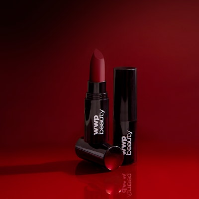 The 100% mono-material design revolves around the sleeve of the lipstick to reveal the bullet, reducing GHG emissions up to 85% and using 12% less plastic.