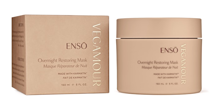 ENSO Overnight Restoring Mask uses plant-based ingredients and botanical oils to hydrate and nourish hair overnight for up to 10 hours.