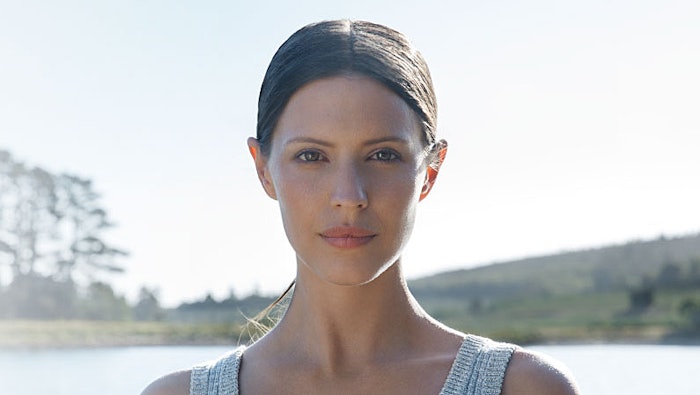 Rootness Awake offers science-backed efficacy in reducing discoloration and ensuring firmness, promoting a revitalized more youthful eye contour.