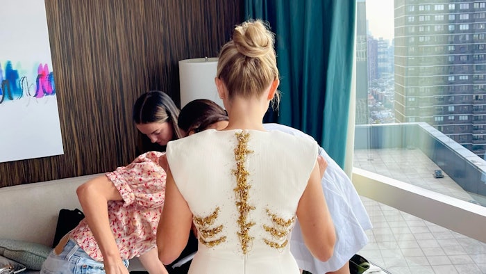 Reese Witherspoon's elegant blonde up-do using Clairol’s Shimmer Lights collection by Lona Vigi