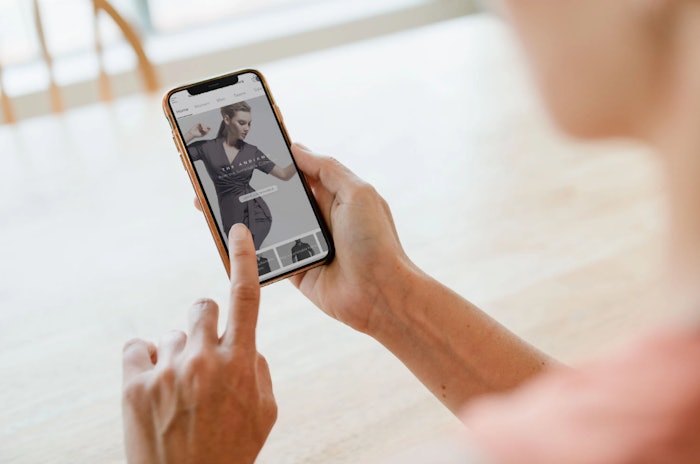 On the app, users can also gain and manage their reward points and review their order history.