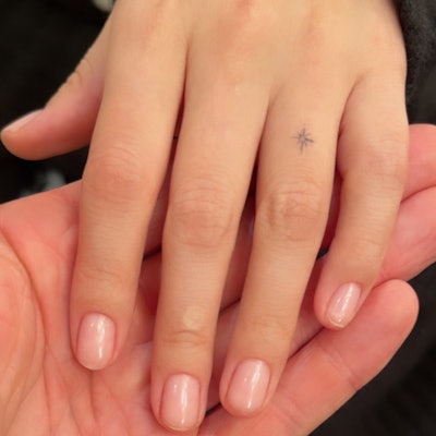 Tom Bachik's chic mani on Selena Gomez